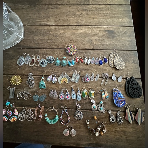 Jewelry - Lot of 42 pair of earrings with earring swivel stand